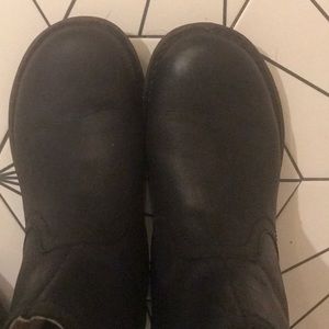 UGG BLACK NEEVAH SHORT BOOTS - ROUND TOE